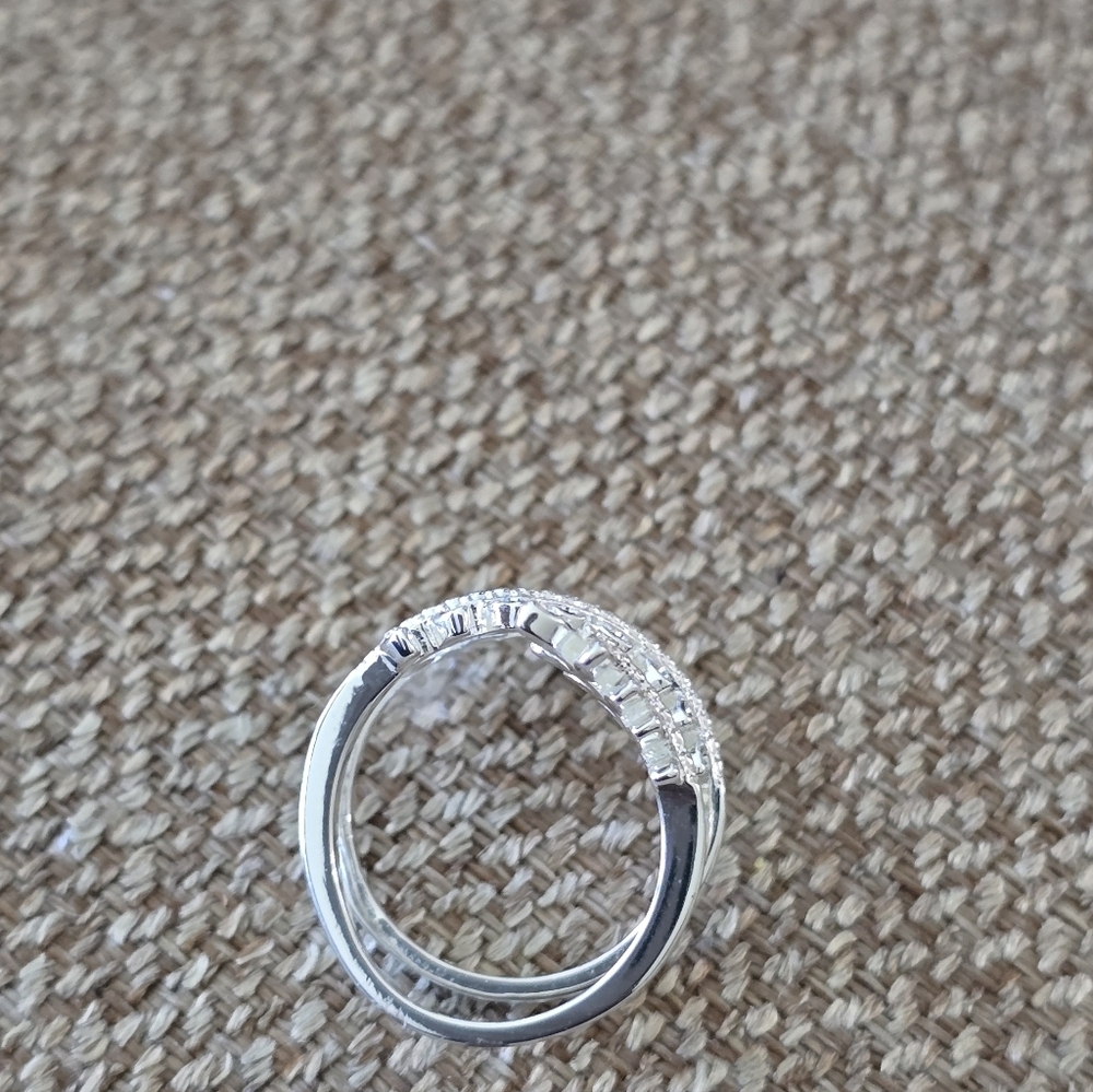 Macy's Elegant Silver Leaf Ring Size 5 Women Cubic Zirconia Rhinestones New - Picture 7 of 9